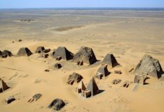 Piramidy w Meroe© Francis Geius