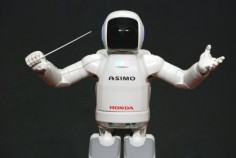 ASIMO dyryguje© Detroit Symphony Orchestra